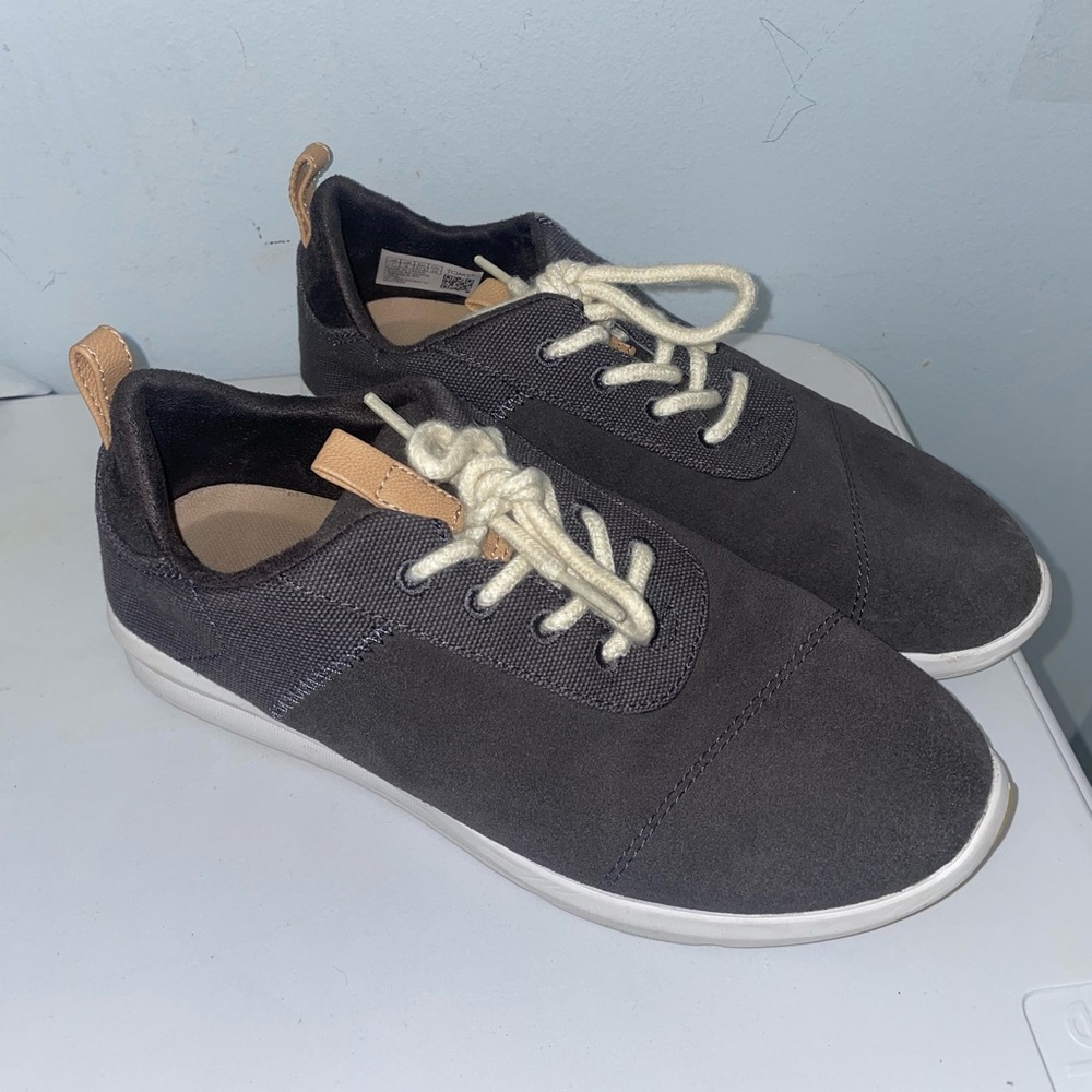 Tom’s Sneakers